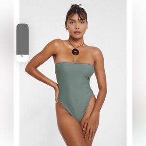 SOSO Swim Bandeau Cut Swimsuit (Green)
